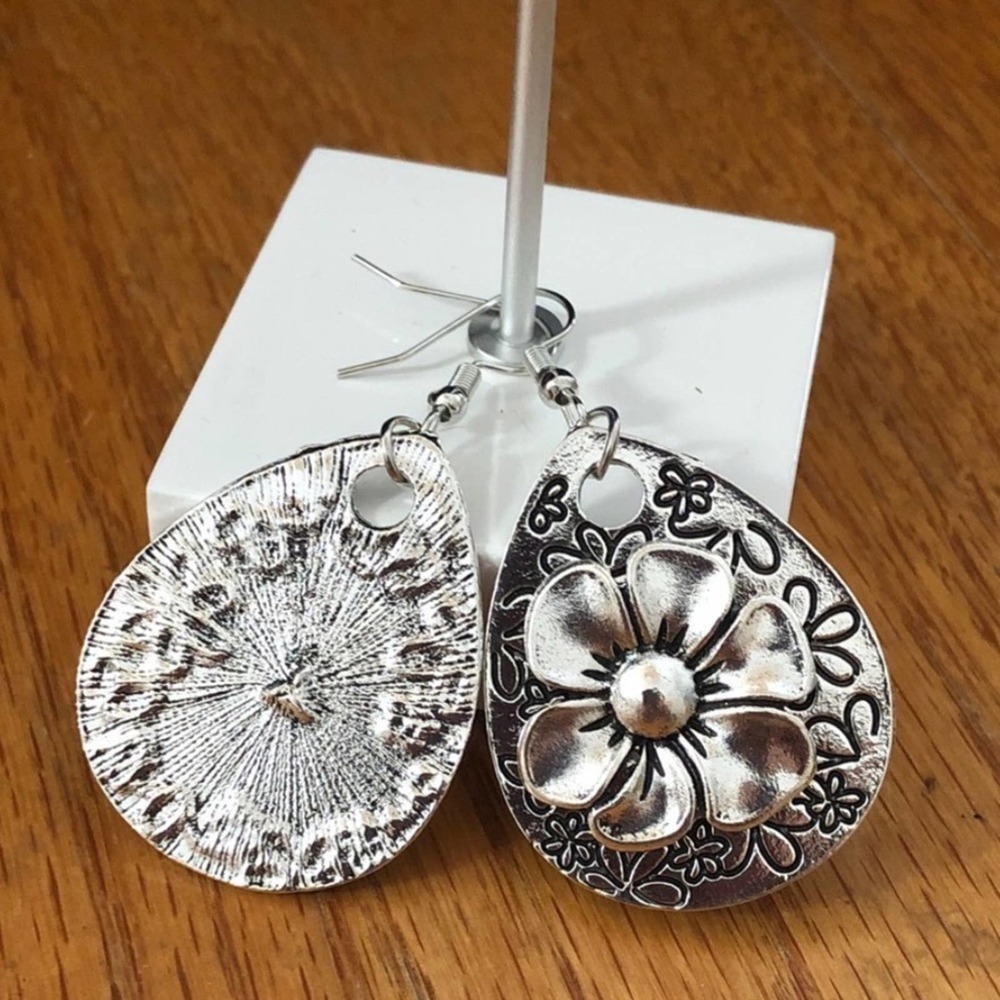 Large Boho Antique Silver-Tone 3D Flower Water Drop Earrings BRAND NEW - Picture 3 of 6